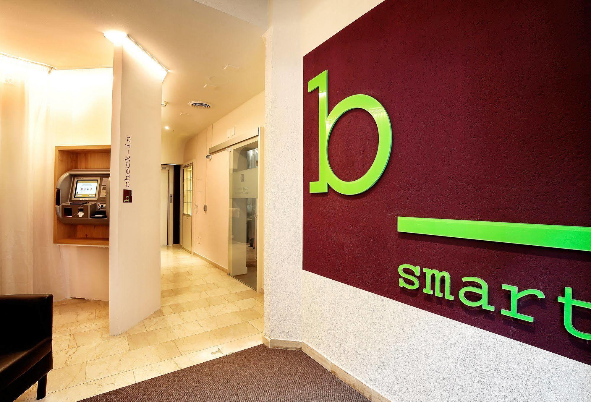 B-Smart Motel Basel Exteriör bild